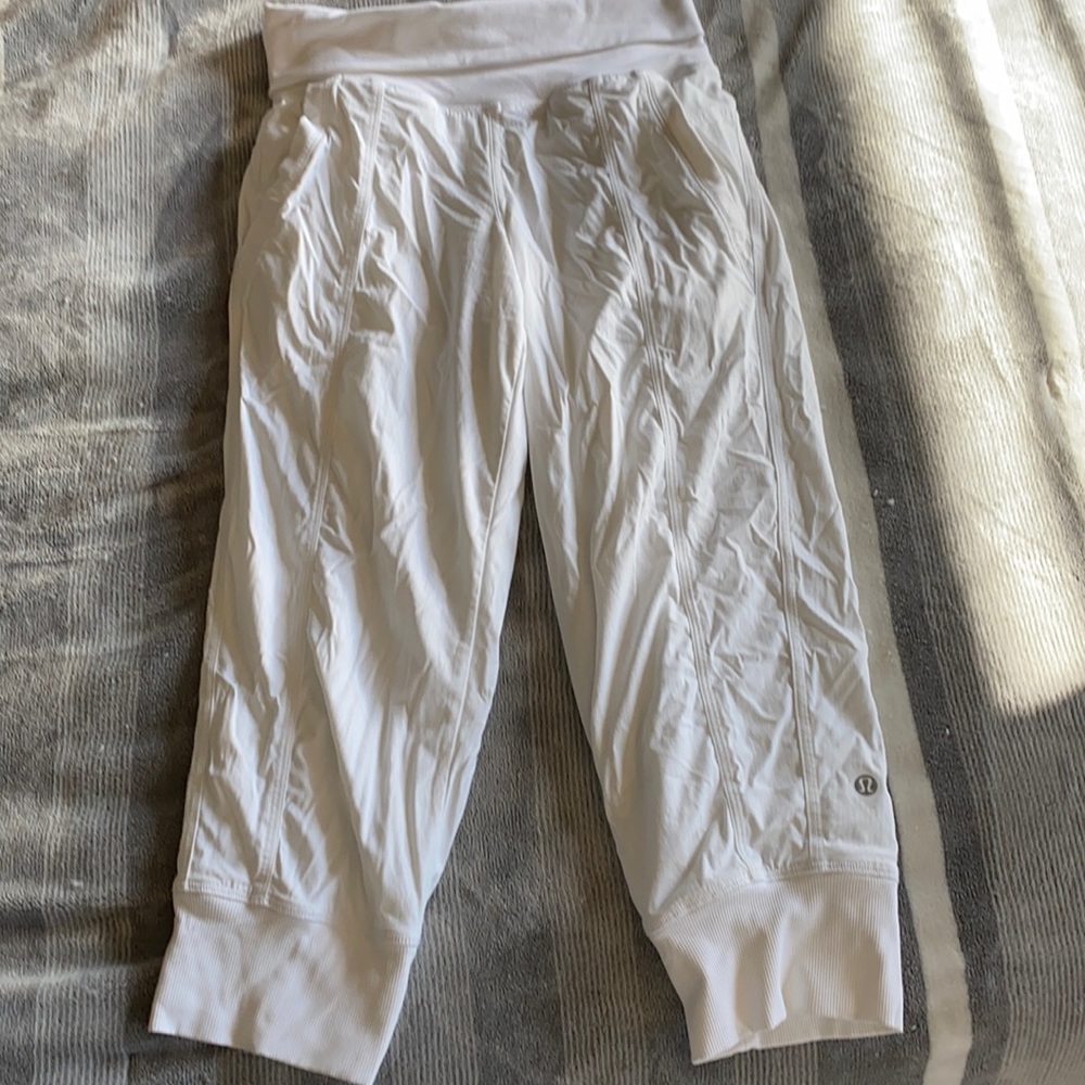 Lululemon Sz 4 White Capris
